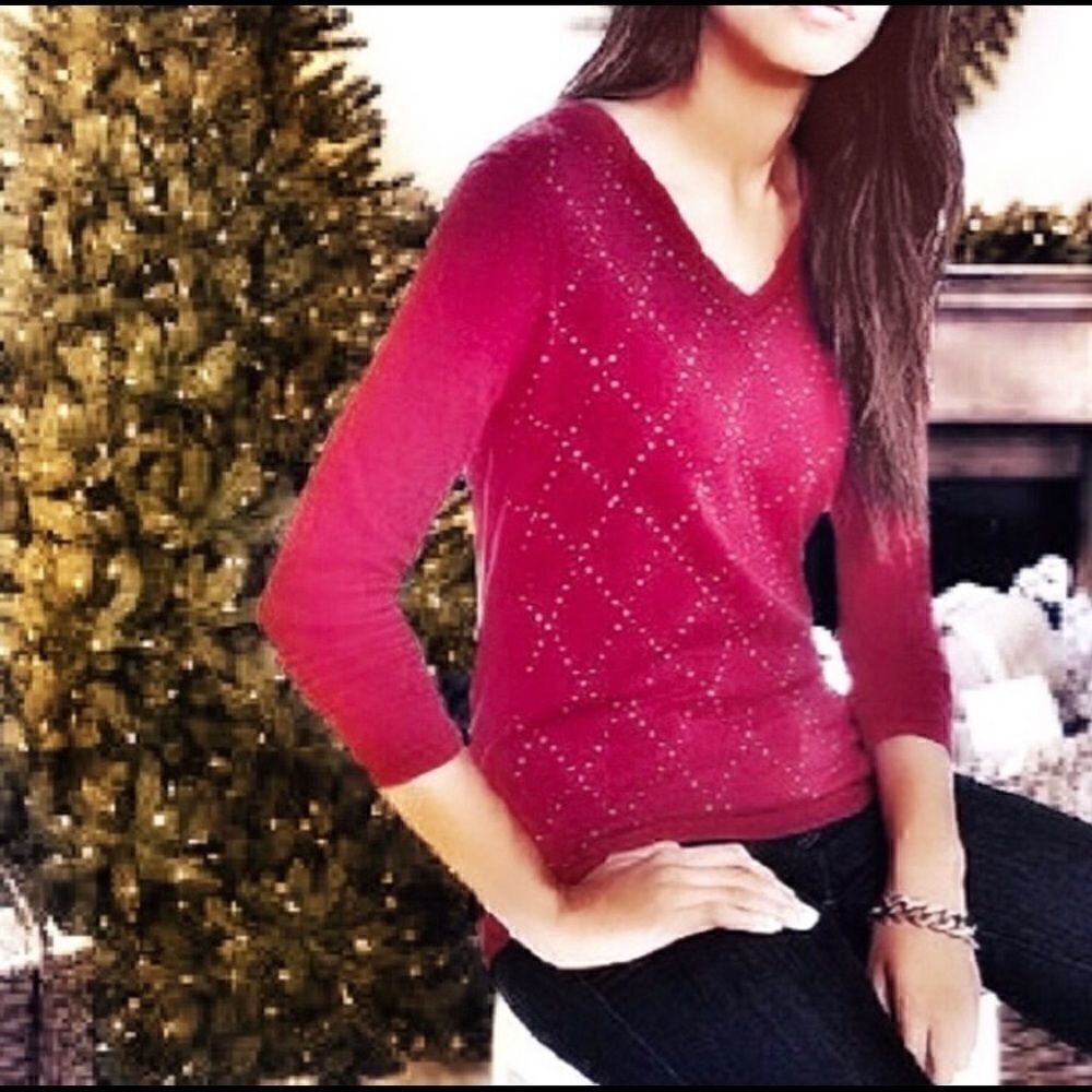 Tommy Hilfiger red and gold studded v-neck sweater size M - Picture 2 of 16